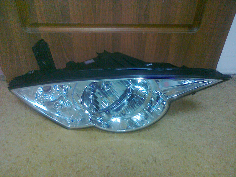 Фара передня права SSangYong Actyon 2008 г.  2.3 л бензин Киев