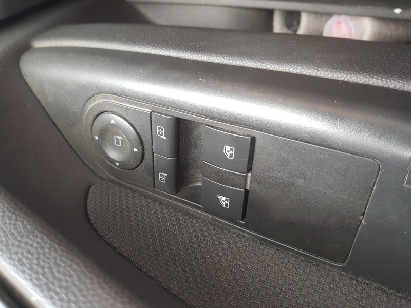 Кнопки стеклоподъемника Opel Zafira B 2005 универсал 1.9 Дизель Черкассы