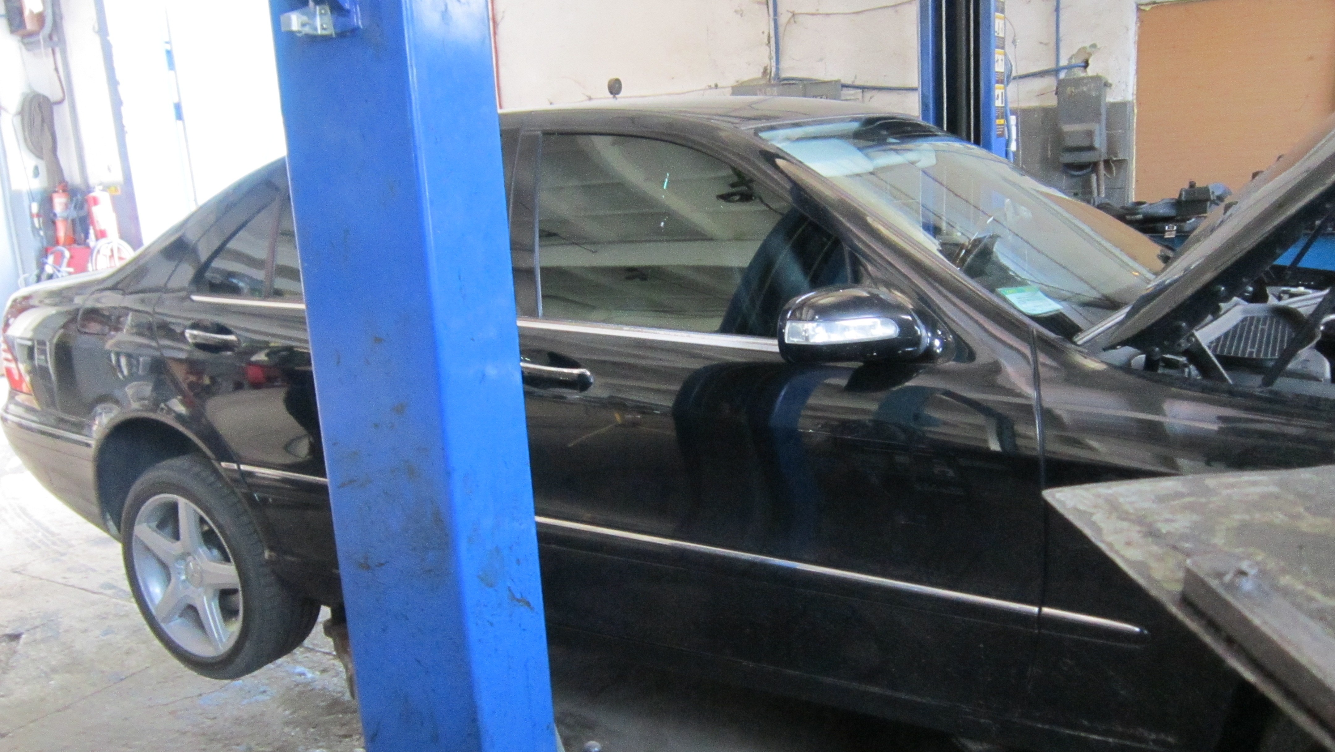 Стекло передней правой двери A2207200418   Mercedes S-Class