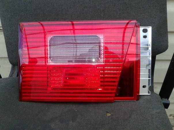 Фанарь лівий внутрішній на кришку багажника. Volkswagen Sharan  2002 1.9 Дизель Львов