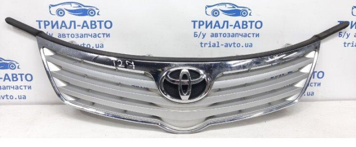 Решетка бампера Toyota Avensis т27 купе 2010 г.  1.9 л электро