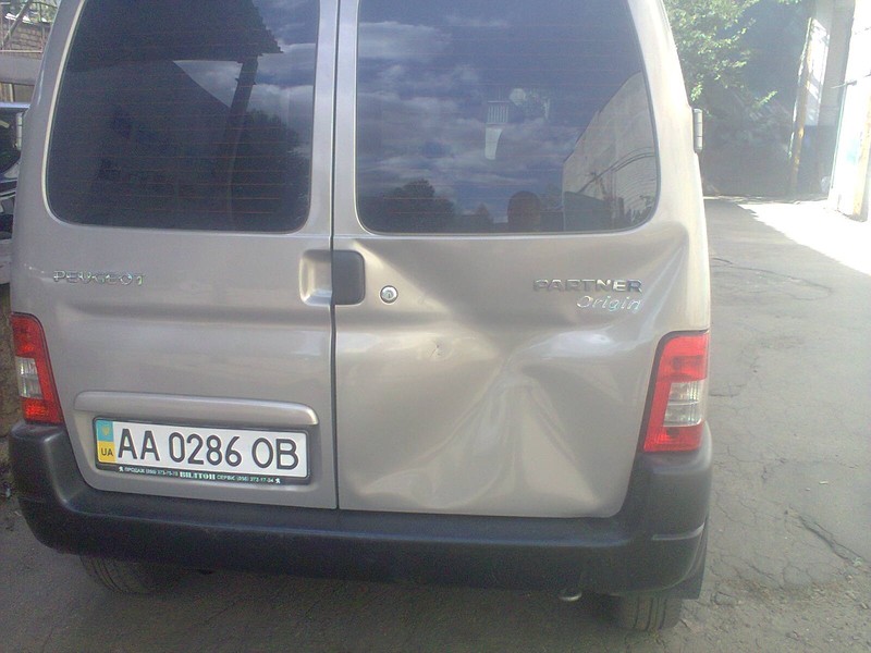 Задняя правая дверь, распошонка под стекло. голая Peugeot Partner  2011 1.9 Дизель Київ
