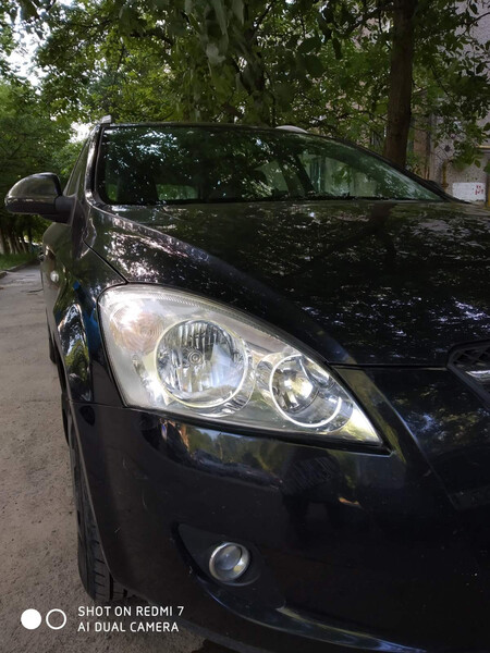 Стекло двери Kia Cee`d  2009 универсал 1.4 Бензин Винница