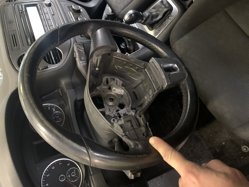 Заглушка кнопок в руль левая Volkswagen Passat B7  2011 1.8 Бензин Черкассы