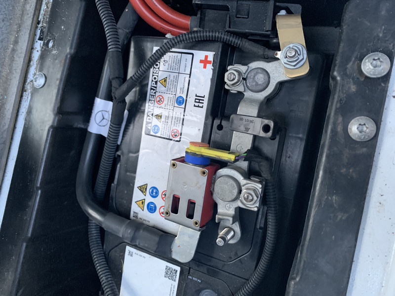 Предохранитель на аккумулятор Mercedes-Benz Sprinter 513 CDI 2014 2.1 Дизель Сумы