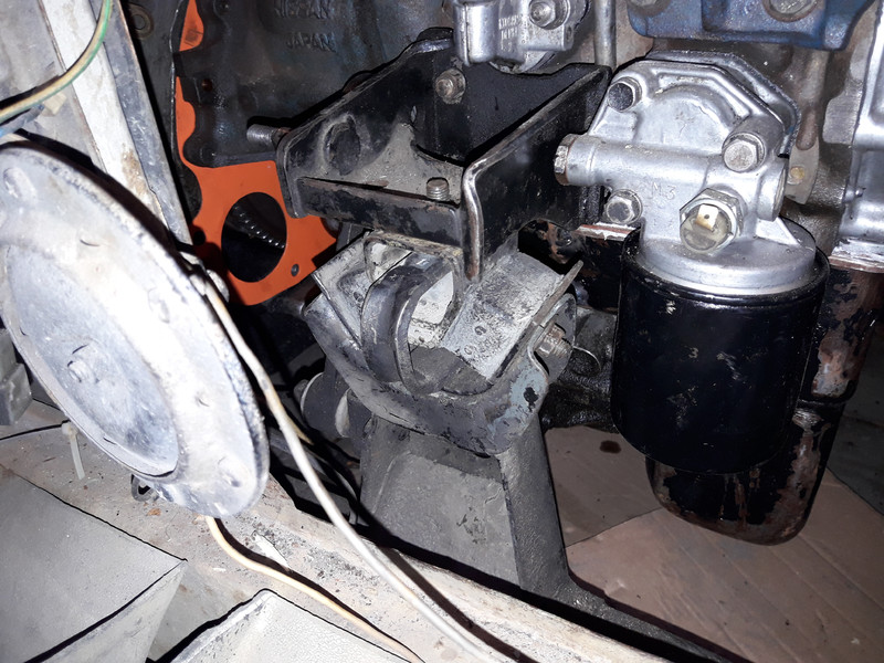 Подушка двигателя, кпп Nissan Cherry  1981 хэтчбек 1.4 Бензин Запорожье