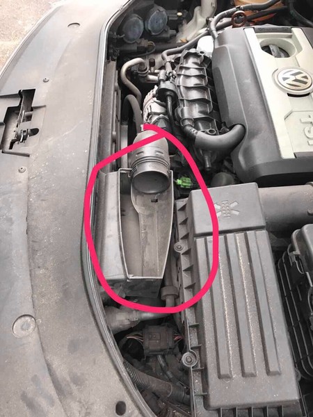 Фланец воздуховода (крышка) Volkswagen Passat CC  2011 2.0 Бензин Киев