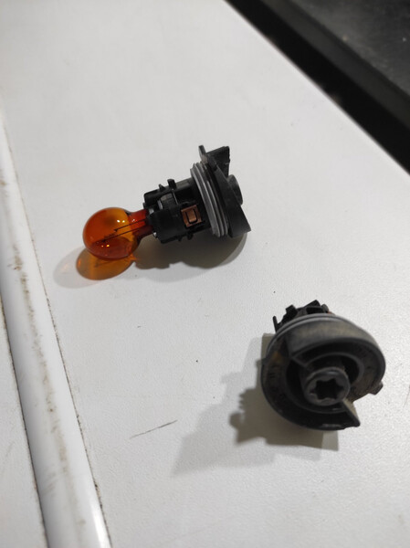 Лампочка поворотника Renault Laguna 3  2012 хетчбек 1.5 Дизель 