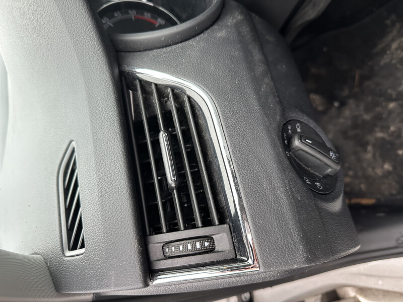 Ручка регулювання дефлектора повітря салону 2 шт Skoda Octavia A7  2019 универсал 2.0 Дизель Львов