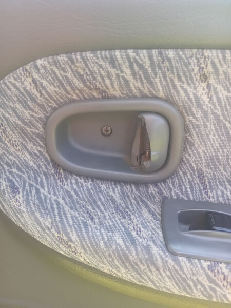 Дверная ручка задня в салоні Kia Sportage  1995 1.9 Бензин Черкаси