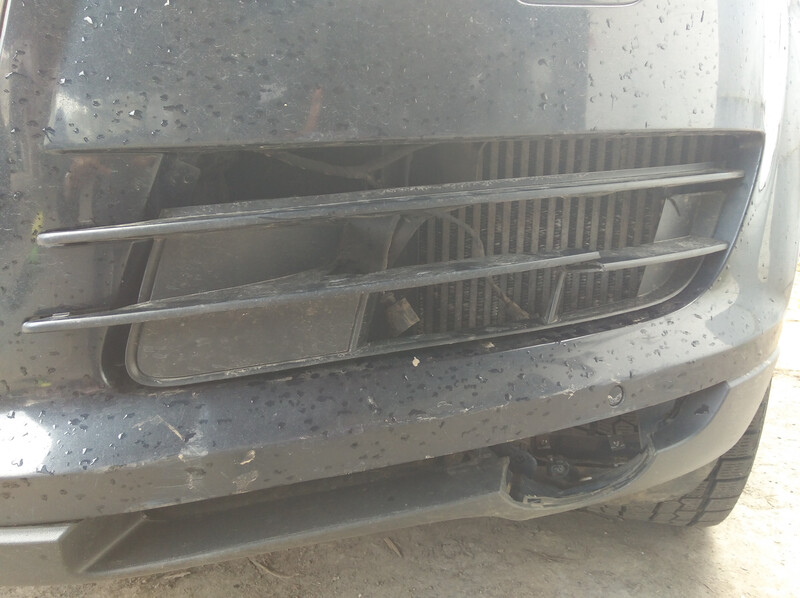 Решетка бампера нижняя левая Audi Q7  2008 3.0 Дизель Ровно