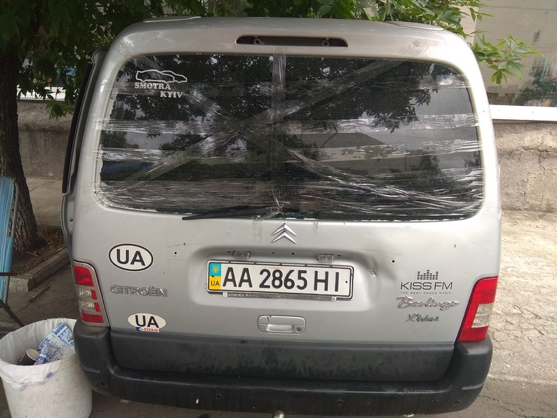 Стекло одностворчетое заднее Citroen Berlingo  2008 універсал 1.6 Бензин 