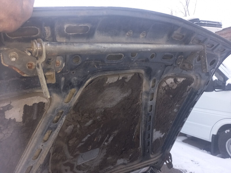 Крепление капота BMW 3 Series E30  1986 2.4 Дизель Костополь