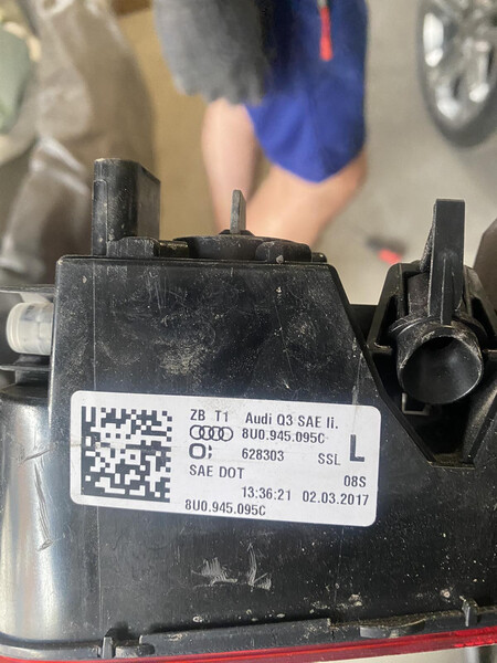 Задня ліва фара в бампері Audi Q3 2016 р.  2.0 л бензин Рівне