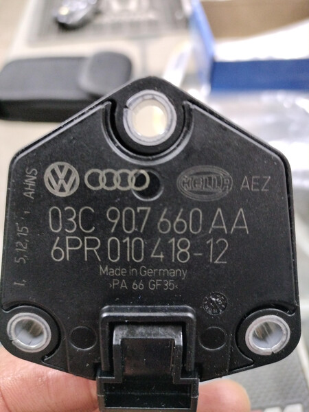 Датчик уровня масла Audi Q5 2015 г.  2.0 л бензин Ровно