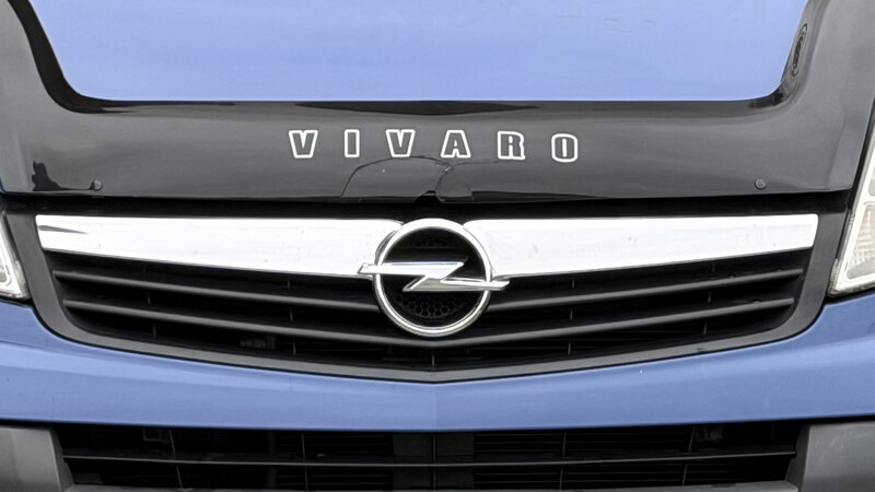 Решетка бампера Opel Vivaro  2013 хэтчбек 1.5 Дизель 