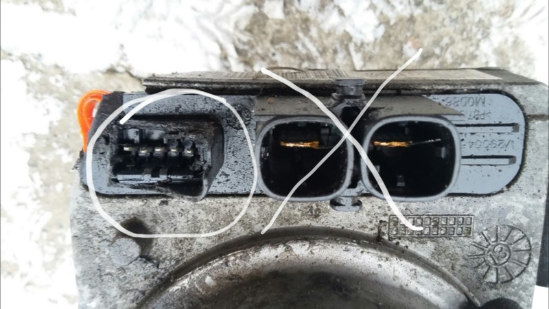 Фішка в Електрогідроуселитель Citroen C4 хэтчбек 2013 г.  1.6 л дизель Ровно