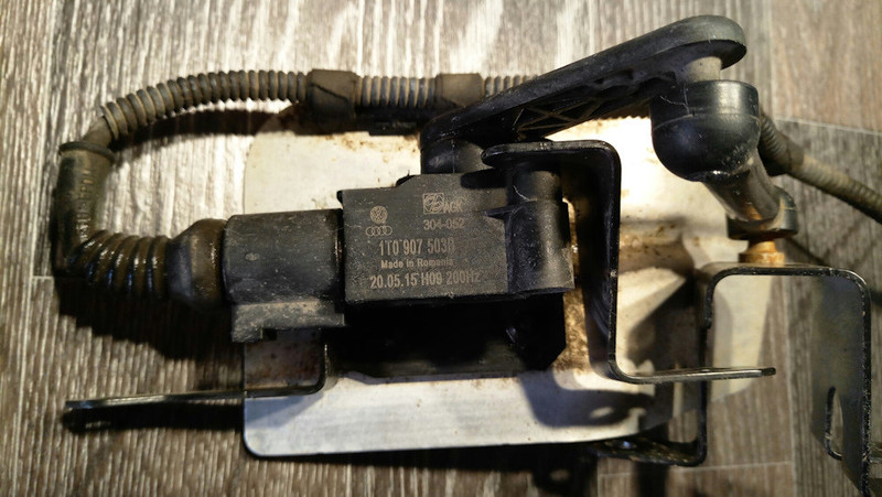 Датчик рівня кузова 1K0941273N   Skoda Octavia, Volkswagen Jetta, Volkswagen Passat