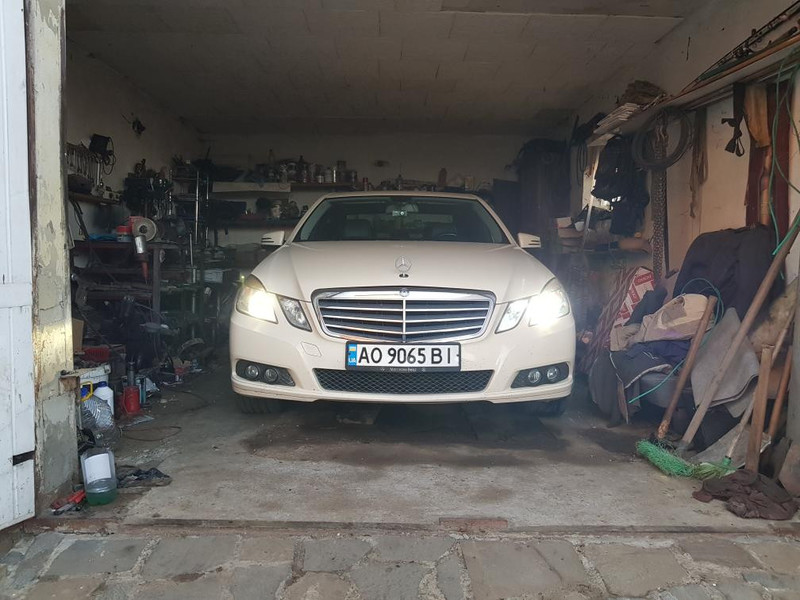 Решетка радиатора Mercedes E-Class 2012 г.  1.8 л бензин Сумы