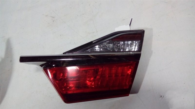 Ліхтар задній внутрішній правий 8158133270   Toyota Camry