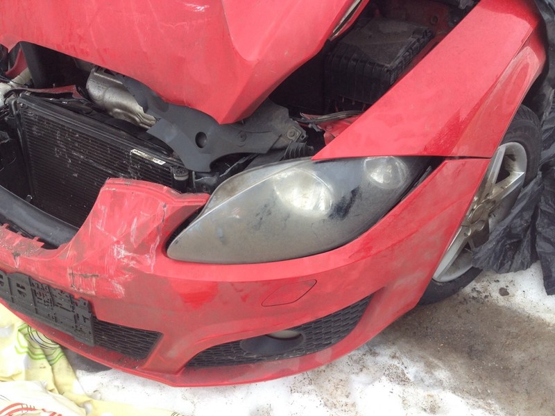 Фара правая Seat Leon хэтчбек 2012 г.  1.4 л бензин Ровно