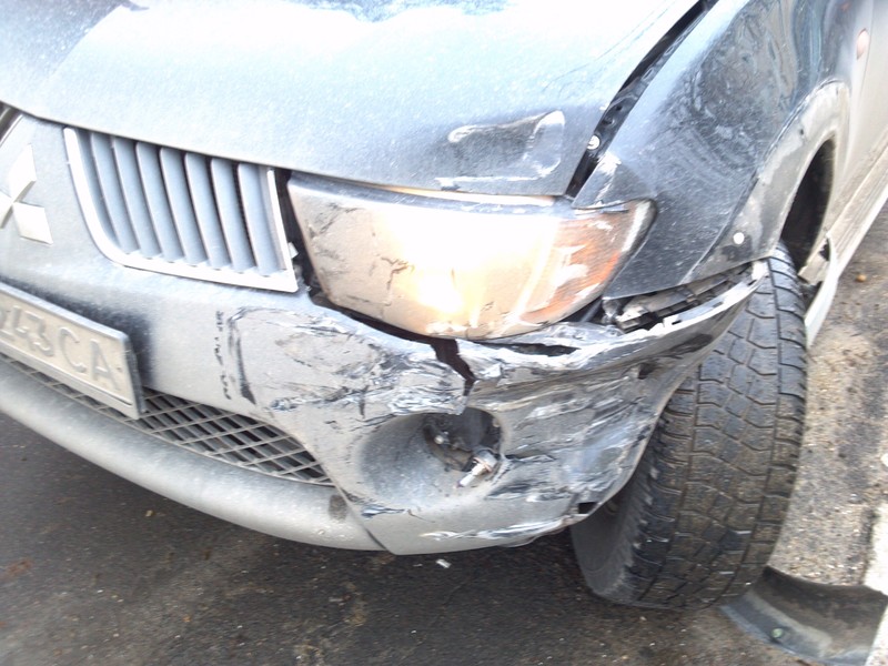 Бампер передній 6400A747WA   Mitsubishi L 200