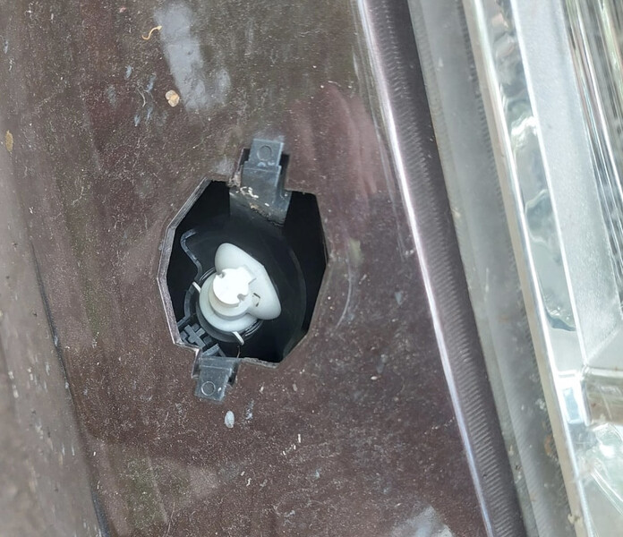 Заглушка омывателя фары в бампере Nissan Pathfinder R51  2013 3.0 Дизель Київ