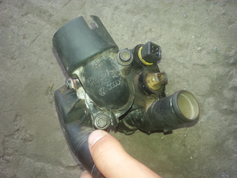 Корпус термостату Volkswagen Bora  1998 2.3 Бензин 