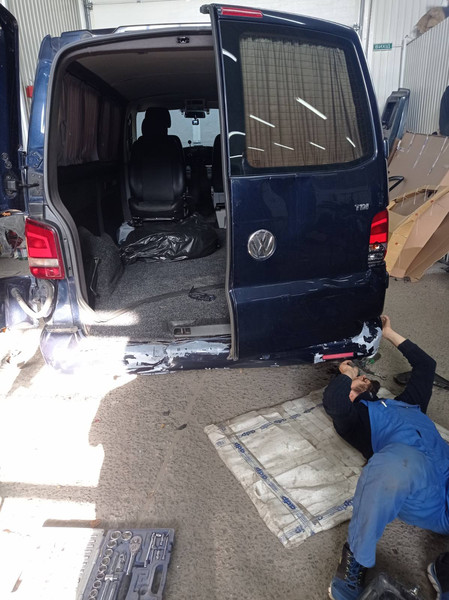 Дверь задняя правая распашная Volkswagen T5 (Transporter)  2010 2.0 Дизель Киев