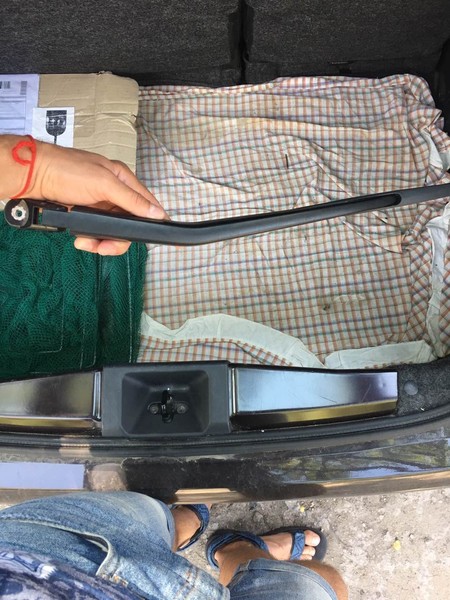 Задний рычаг стеклоочистителя Nissan Micra K13  2013 хэтчбек 1.2 Бензин Мариуполь