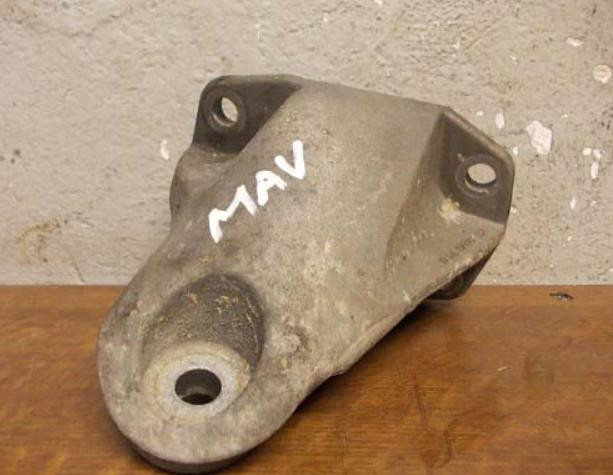 Кронштейн КПП Mazda Tribute хетчбек 2007 р.  2.0 л бензин Київ