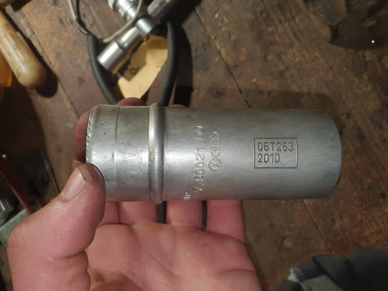 Паливний насос 06T2632010   Volkswagen Passat