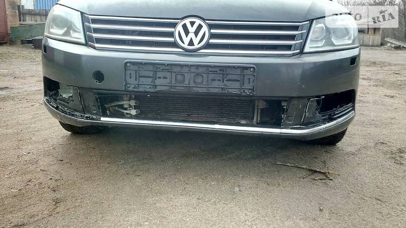 Решетка бампера Volkswagen Passat B7 2011 г.  2.0 л дизель Коростень