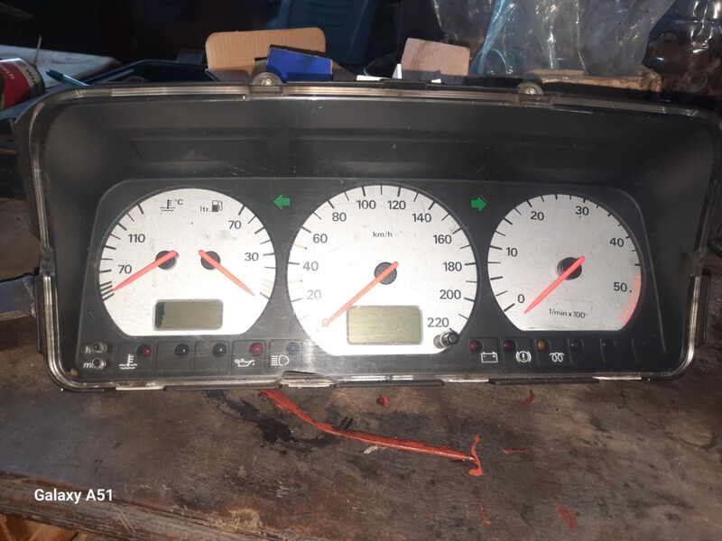 Панель приборов 3A0 919 861 Е   Volkswagen Passat