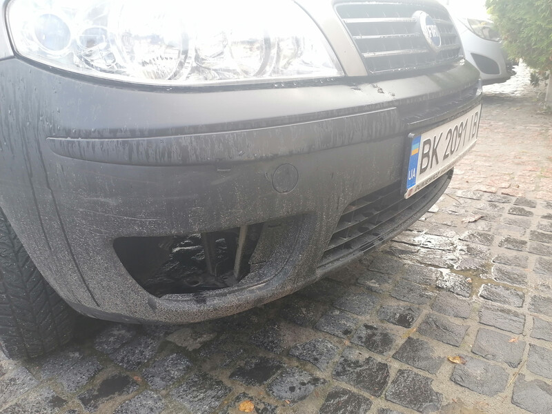 Решетка бампера Fiat Punto хэтчбек 2001 г.  1.2 л бензин Ровно