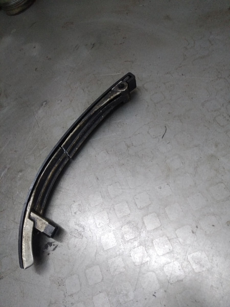Башмак натяжителя цепи Mercedes-Benz E-Class w123 1980 2.5 Бензин Киев