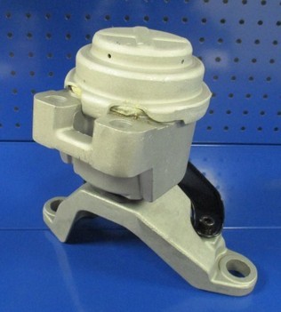 Опора двигателя правая 1 537 687   Ford Mondeo