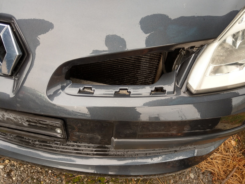 Решітка радіатора Renault Clio універсал 2008 р.  1.2 л бензин Рівне