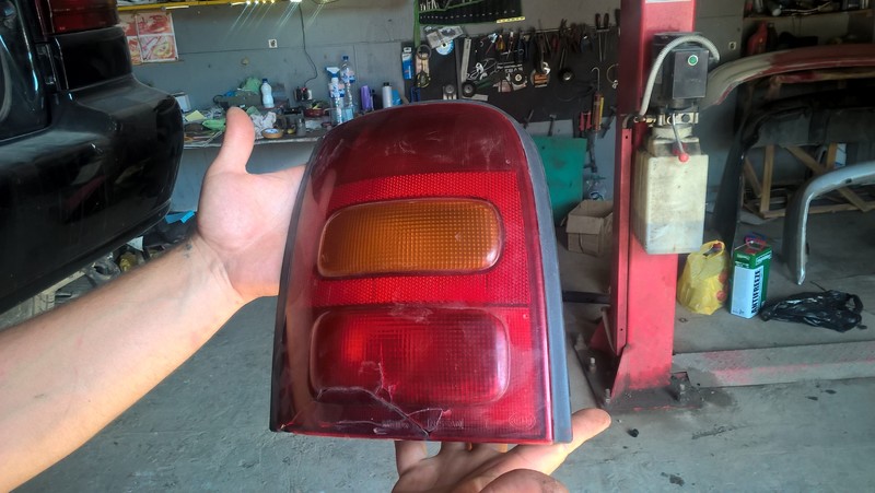 Ліхтар сигналу гальмування Nissan Micra K11  1993 хетчбек 1.0 Бензин 