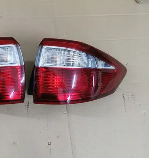 Задний стоп сигнал Ford C-Max универсал 2013 г.  2.0 л бензин Стрый