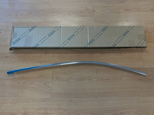 Молдинг дверей Toyota Corolla  2020 Бровары