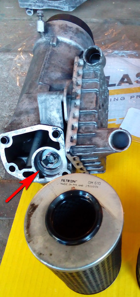 Обратный клапан корпуса масляного фильтра Mercedes-Benz Vito  1995 2.3 Дизель Бахмут