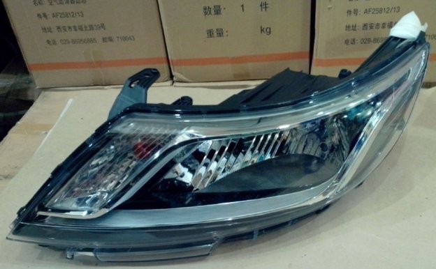 Противотуманная фара 92201-4X000   Kia Rio