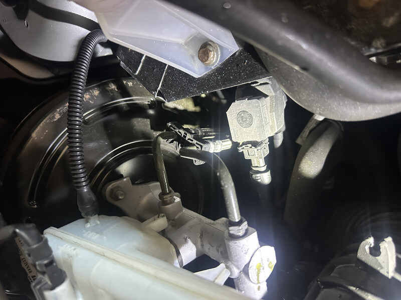 Трубка до abs Renault Trafic 2 универсал 2012 г.  2.0 л дизель Луцк