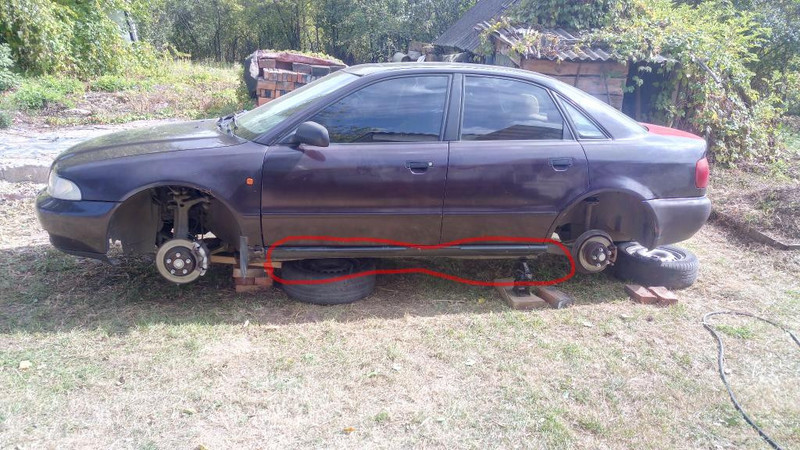 Поріг лівий пластиковий Audi A4 B5 1995 2.0 Бензин Дубляны