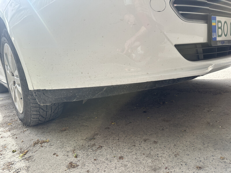 Губа переднего бампера права Ford Focus 3  2013 хэтчбек  Электро Тернополь
