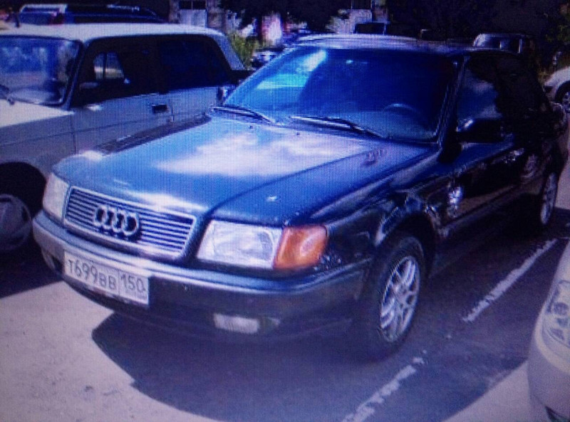 Крыло переднее левое, водительская сторона без поворотника Audi 100 Sl 1993 2.0 Бензин 