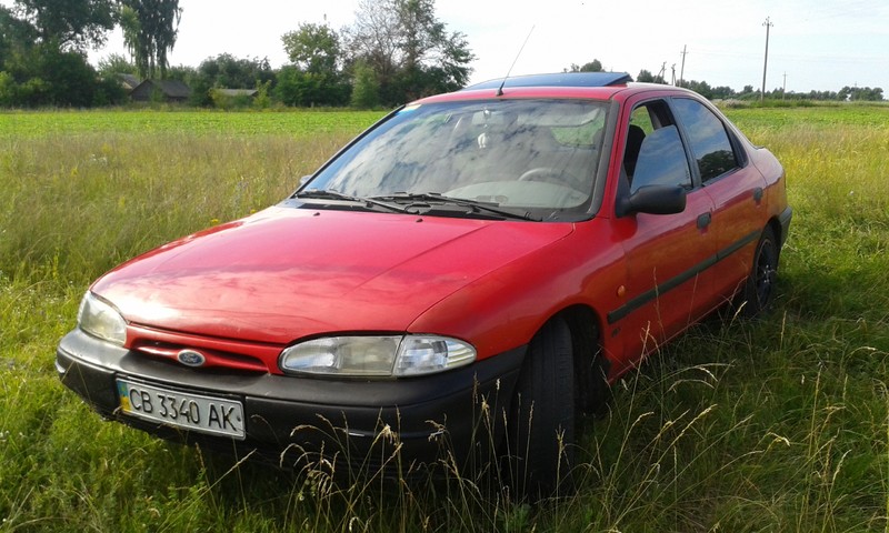 Левый передний поворотник Ford Mondeo хэтчбек 1993 г.  1.6 л бензин Чернигов