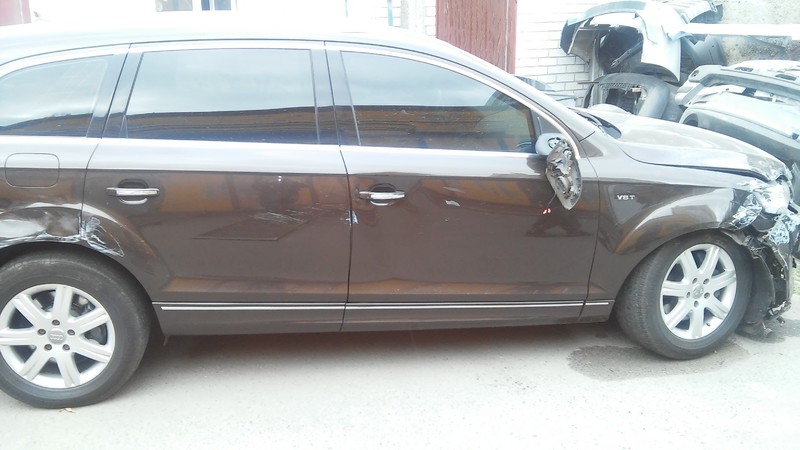 Бампер передний, крыло заднее правое, корпус воздушного фильтра, фара правая Audi Q7  2011 333.0 Бензин Черкассы