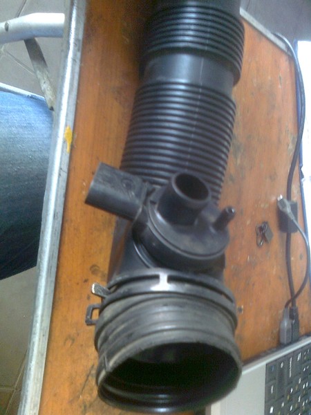 Патрубок воздуховода 1K0129684   Skoda Octavia, Volkswagen Caddy, Volkswagen Golf, Volkswagen Passat